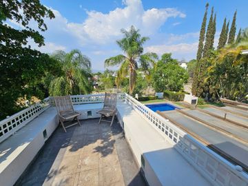 LAS CAÑADAS OPORTUNIDAD CASA EN VENTA CON ALBERCA Y LOFT INDEPENDIENTE