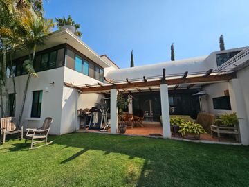 LAS CAÑADAS OPORTUNIDAD CASA EN VENTA CON ALBERCA Y LOFT INDEPENDIENTE