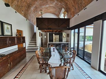 LAS CAÑADAS OPORTUNIDAD CASA EN VENTA CON ALBERCA Y LOFT INDEPENDIENTE