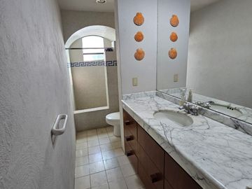 LAS CAÑADAS OPORTUNIDAD CASA EN VENTA CON ALBERCA Y LOFT INDEPENDIENTE