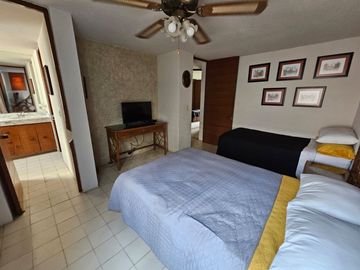 LAS CAÑADAS OPORTUNIDAD CASA EN VENTA CON ALBERCA Y LOFT INDEPENDIENTE