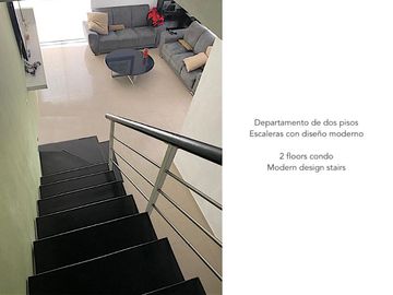 Departamento de 2 pisos con patio amplio, sala de tv, estudio, terrazas, 2 bodegas, alberca, palapa, estacionamiento 2 autos, a unos pasos de la entra