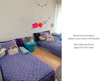 Departamento de 2 pisos con patio amplio, sala de tv, estudio, terrazas, 2 bodegas, alberca, palapa, estacionamiento 2 autos, a unos pasos de la entra