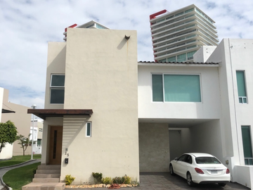 CASA EN VENTA EN FRACCIONAMIENTO MISIONES II, SANTIAGO QUERETARO JUNTO A ESTADIO CORREGIDORA