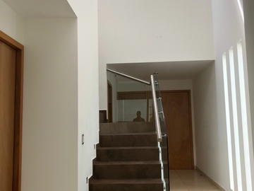 CASA EN VENTA EN FRACCIONAMIENTO MISIONES II, SANTIAGO QUERETARO JUNTO A ESTADIO CORREGIDORA