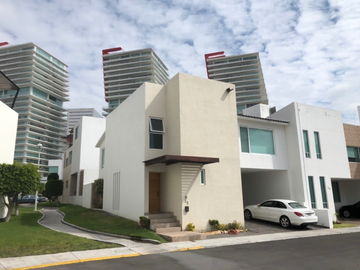 CASA EN VENTA EN FRACCIONAMIENTO MISIONES II, SANTIAGO QUERETARO JUNTO A ESTADIO CORREGIDORA