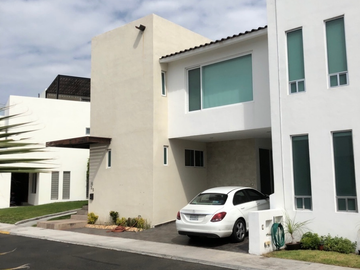 CASA EN VENTA EN FRACCIONAMIENTO MISIONES II, SANTIAGO QUERETARO JUNTO A ESTADIO CORREGIDORA