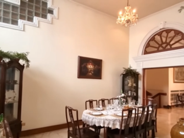 Bungalow Spacious Classic Home in Cainta Rizal with 4 Bedroom and 4 Toilet & Bath PH2506