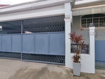 Bungalow Spacious Classic Home in Cainta Rizal with 4 Bedroom and 4 Toilet & Bath PH2506