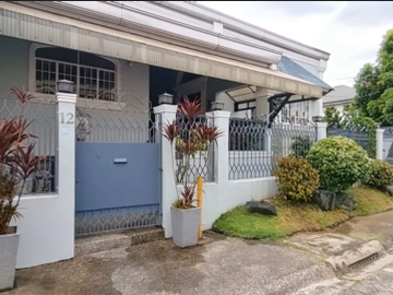 Bungalow Spacious Classic Home in Cainta Rizal with 4 Bedroom and 4 Toilet & Bath PH2506
