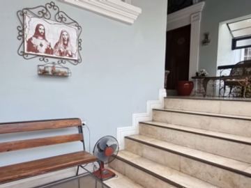 Bungalow Spacious Classic Home in Cainta Rizal with 4 Bedroom and 4 Toilet & Bath PH2506
