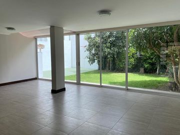 Venta de Casa en el Pueblo de Cumbaya