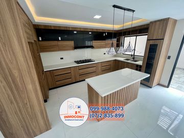 MODERNA VIVIENDA DE VENTA, Sector Molinopamba C1292