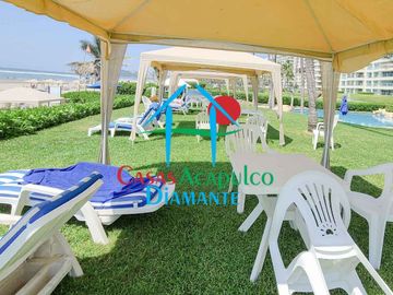 Departamento de playa. Terraza con vista al mar