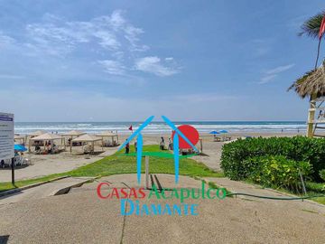 Departamento de playa. Terraza con vista al mar