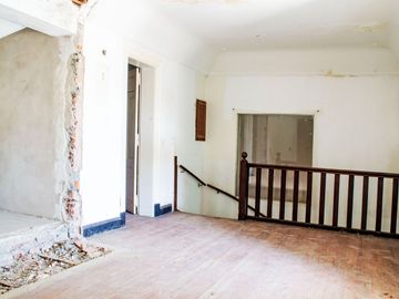Hermoso Chalet Colonial En El Corazón De Castelar Sur