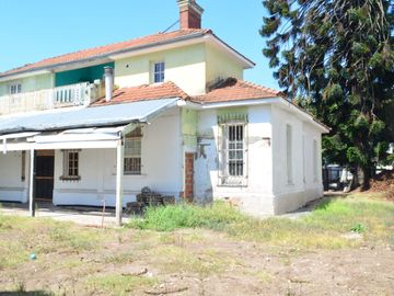 Hermoso Chalet Colonial En El Corazón De Castelar Sur
