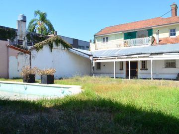 Hermoso Chalet Colonial En El Corazón De Castelar Sur