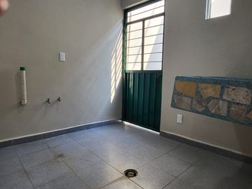 Amplia Casa en Venta en Col. Rancho Las Nieves Chimalhuacan Edo Mex.