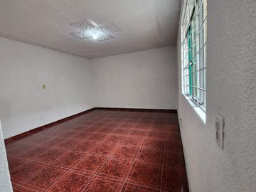 Amplia Casa en Venta en Col. Rancho Las Nieves Chimalhuacan Edo Mex.
