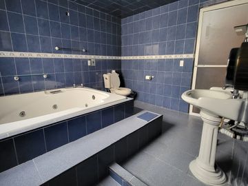 Amplia Casa en Venta en Col. Rancho Las Nieves Chimalhuacan Edo Mex.