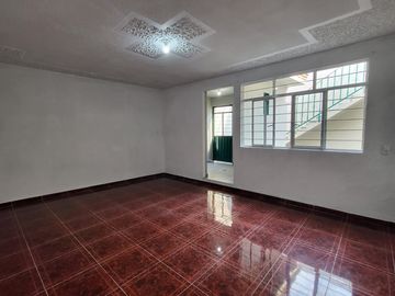 Amplia Casa en Venta en Col. Rancho Las Nieves Chimalhuacan Edo Mex.