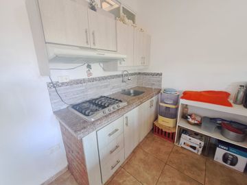 Villa con amplio patio en venta, a pocos metros de playa de San Jacinto, Manabí, Ecuador