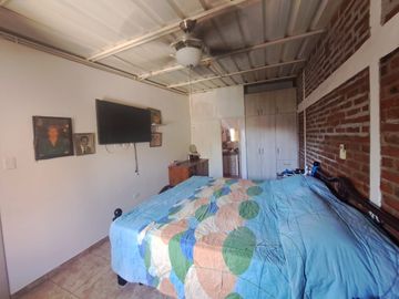 Villa con amplio patio en venta, a pocos metros de playa de San Jacinto, Manabí, Ecuador