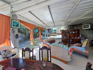 Villa con amplio patio en venta, a pocos metros de playa de San Jacinto, Manabí, Ecuador