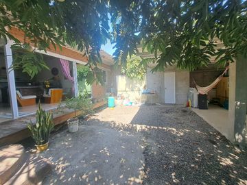 Villa con amplio patio en venta, a pocos metros de playa de San Jacinto, Manabí, Ecuador