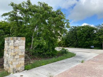 Terreno/Lote en excelente ubicación en esquina y frente area verde, en paseo del country club Mérida Yucatan