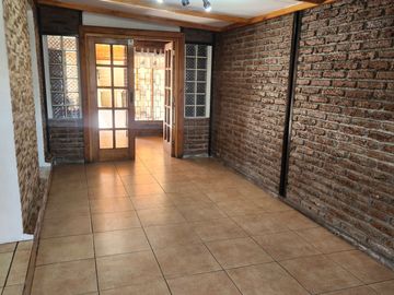 Casa Muy Bien Cuidada En Villa Santa Elena, Macul