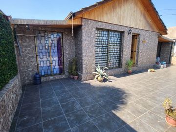 Casa Muy Bien Cuidada En Villa Santa Elena, Macul