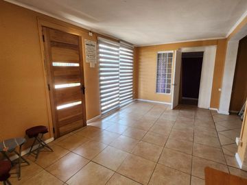 Casa Muy Bien Cuidada En Villa Santa Elena, Macul