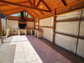 Casa Muy Bien Cuidada En Villa Santa Elena, Macul