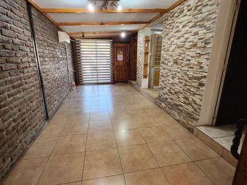 Casa Muy Bien Cuidada En Villa Santa Elena, Macul