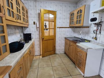 Casa Muy Bien Cuidada En Villa Santa Elena, Macul