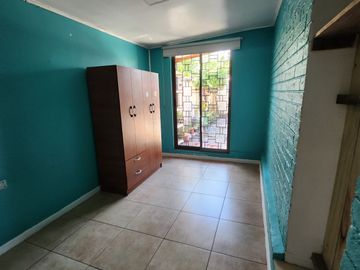 Casa Muy Bien Cuidada En Villa Santa Elena, Macul