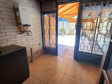 Casa Muy Bien Cuidada En Villa Santa Elena, Macul