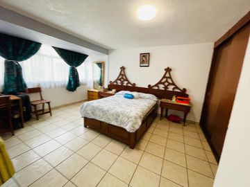 RENTA AMPLIA CASA DUPLEX EN SANTA URSULA