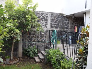RENTA AMPLIA CASA DUPLEX EN SANTA URSULA