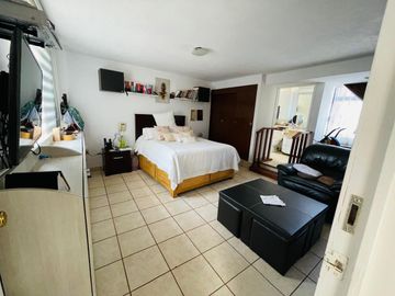 RENTA AMPLIA CASA DUPLEX EN SANTA URSULA