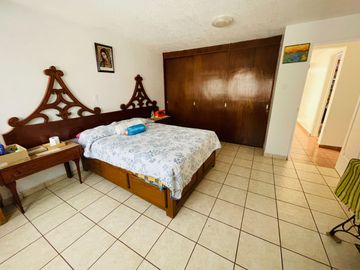 RENTA AMPLIA CASA DUPLEX EN SANTA URSULA