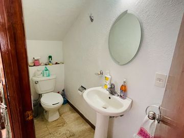 RENTA AMPLIA CASA DUPLEX EN SANTA URSULA