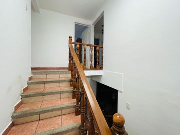 RENTA AMPLIA CASA DUPLEX EN SANTA URSULA