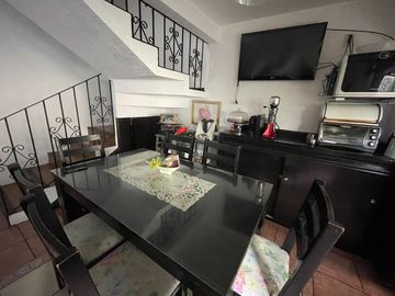 RENTA AMPLIA CASA DUPLEX EN SANTA URSULA