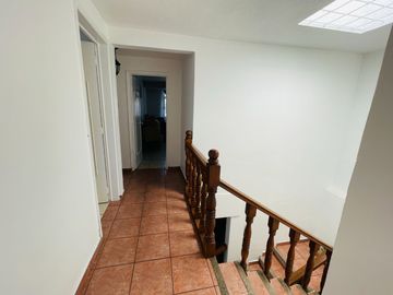 RENTA AMPLIA CASA DUPLEX EN SANTA URSULA