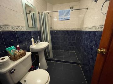RENTA AMPLIA CASA DUPLEX EN SANTA URSULA