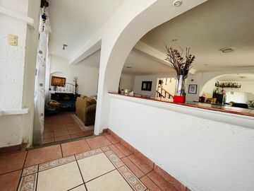 RENTA AMPLIA CASA DUPLEX EN SANTA URSULA