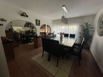 RENTA AMPLIA CASA DUPLEX EN SANTA URSULA